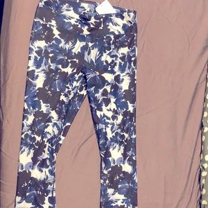 Cropped Fabuletics leggings
